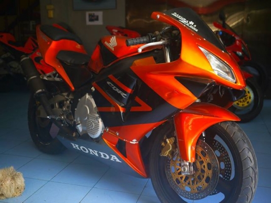 ขาย Cbr400 พร้อมทะเบียนแท้จัดไฟแนนท์ได้ ใส่แฟริ่ง CBR600 พร้อมท่อสูตร performann เสียงลั่นๆรถเครื่องดีมาก ราคา 85000 by 400 Club Thailand www.400clubthailand.com0803355484