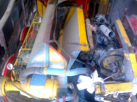 รถเกี่ยวข้าวราคาถูกพร้อมใช้งาน