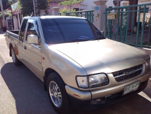 ขายตัด isuzu2.8 turbo ดาก้อนปี97ต้องทำสีตามรูป แอร์เย็น เครืองเสียพร้อม มาลัยเพาเวอร์ ชัสซีสวยๆ