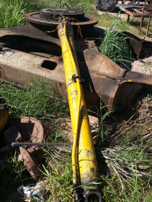 ขายด่วน กระบอกอาม กระบอกบุ่งกี๋ KOMATSU PC 200-5