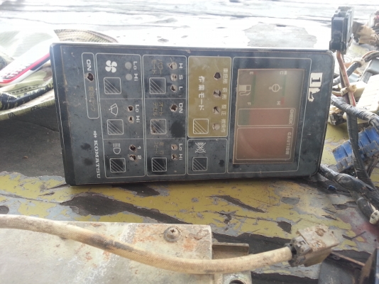 ขายด่วน กล่องจอชุดสายไฟในเก๋งชุดคันเร้ง  KOMATSU PC 200-5