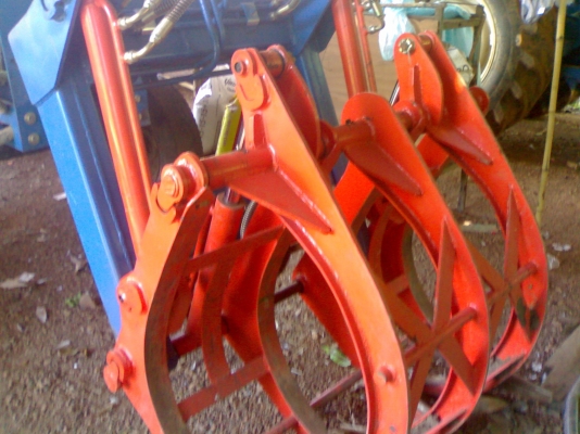 ขายรถไถFORD T1 ติดตัวคีบอ้อยสภาพสวยมากๆตัวคีบพึ่งติดมาใหม่ๆคับ ขายรถไถFORD T1 ติดตัวคีบอ้อยสภาพสวยมากๆตัวคีบพึ่งติดมาใหม่ๆคับ