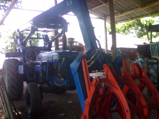 ขายรถไถFORD T1 ติดตัวคีบอ้อยสภาพสวยมากๆตัวคีบพึ่งติดมาใหม่ๆคับ