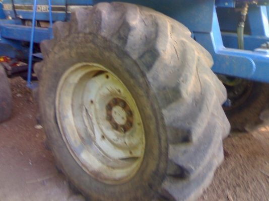 ขายรถไถFORD T1 ติดตัวคีบอ้อยสภาพสวยมากๆตัวคีบพึ่งติดมาใหม่ๆคับ ขายรถไถFORD T1 ติดตัวคีบอ้อยสภาพสวยมากๆตัวคีบพึ่งติดมาใหม่ๆคับ