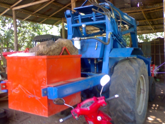 ขายรถไถFORD T1 ติดตัวคีบอ้อยสภาพสวยมากๆตัวคีบพึ่งติดมาใหม่ๆคับ ขายรถไถFORD T1 ติดตัวคีบอ้อยสภาพสวยมากๆตัวคีบพึ่งติดมาใหม่ๆคับ