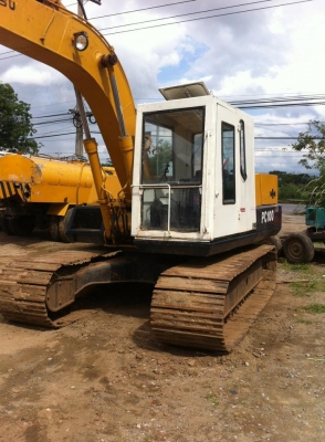 รถแบคโฮ รุ่น KOMATSU 100 ซีซี