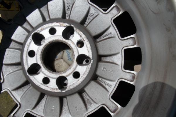 ขายแม็กซ์เบนซ์ E-CLASS ขอบ16 สวยพร้อมยางปี12 ขายแม็กซ์เบนซ์ E-CLASS ขอบ16 สวยพร้อมยางปี12