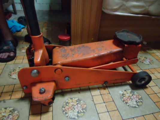 ขายแม่แรงขนาด 3ตัน สภาพดี แข็งแรง เฟืองดีมาก ราคา เพียง 2000.-