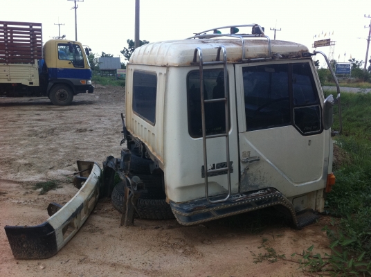 หัวเก๋ง MITSUBISHI FUSO อุปกรณ์ครบ พร้อมใช้ มีผุนิดหน่อย ราคาต่อรอง