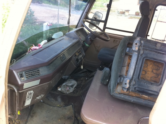 หัวเก๋ง MITSUBISHI FUSO อุปกรณ์ครบ พร้อมใช้ มีผุนิดหน่อย ราคาต่อรอง