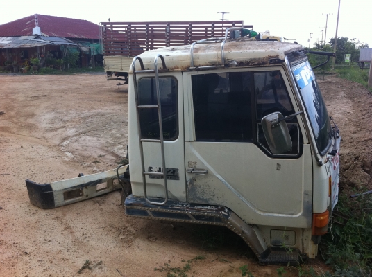 หัวเก๋ง MITSUBISHI FUSO อุปกรณ์ครบ พร้อมใช้ มีผุนิดหน่อย ราคาต่อรอง