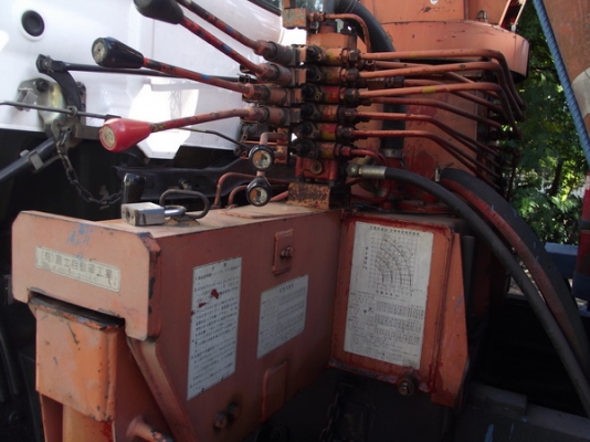 ขายเครนติดรถบรรทุก 3 ตัน 4 ท่อน   ติดต่อ 081-9450871