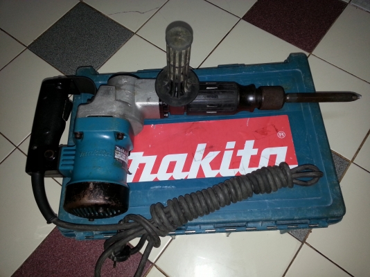ขายเครื่องสกัดคอนกรีต(สกัดไฟฟ้า)ยี่ห้อMakitaรุ่นHM0810สภาพดีมากๆพร้อมใช้งาน