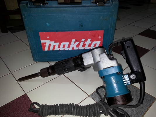 ขายเครื่องสกัดคอนกรีต(สกัดไฟฟ้า)ยี่ห้อMakitaรุ่นHM0810สภาพดีมากๆพร้อมใช้งาน