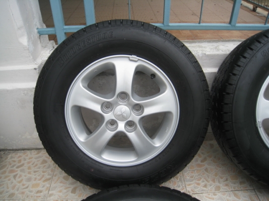 ขายล้อแม็กป้ายแดง Mitsubishi triton 15"x6" et46 5รู114.3 + ยางปี 13 พร้อมน็อตล้อเดิม  (081-3747940)