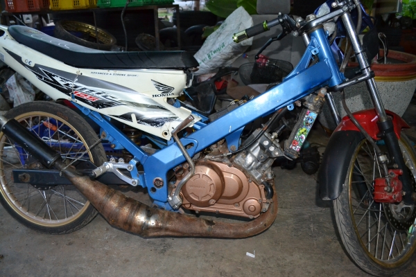 ขายแดชตัวเก่า ตามรูป ราคา 4000 บาท มีเล่ม