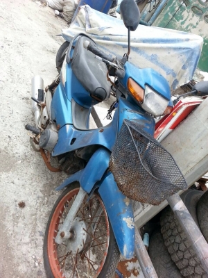 ขายเวฟ100 เครืองเดิมๆสภาพตามรูปปี48  ทะเบียนพร้อมโอน ขาด3ปีราคา6000บ โทร0831799040โส