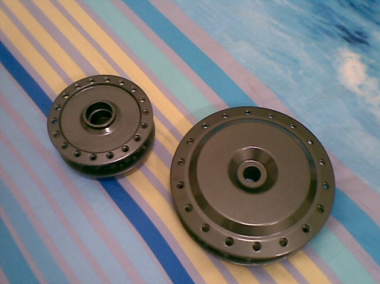 ขายดุมหน้า-หลังhonda คลิกแท้1คู่ สีเทาทองเมท ราคา700บาท โทร 0831799040โส