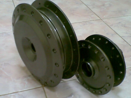 ขายดุมหน้า-หลังhonda คลิกแท้1คู่ สีเทาทองเมท ราคา700บาท โทร 0831799040โส