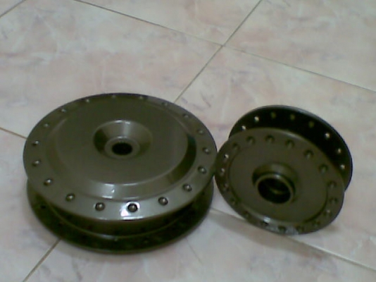 ขายดุมหน้า-หลังhonda คลิกแท้1คู่ สีเทาทองเมท ราคา700บาท โทร 0831799040โส