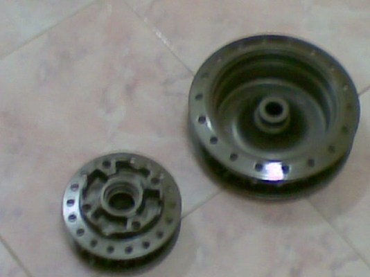 ขายดุมหน้า-หลังhonda คลิกแท้1คู่ สีเทาทองเมท ราคา700บาท โทร 0831799040โส