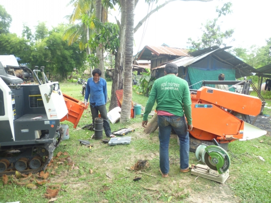 บริการซ่อมรถเกี่ยวข้าว ทุกชนิด ปะผุ ซ่อม เปลี่ยนอะไหร่ แต่ง เเปลง คืนสภาพ ทำสี ตามต้องการ ราคากันเองที่สุด ปรึกษาเราได้ก็ทำมาแล้ว สิบกว่าคัน เหลือคันหนึ่งจะเสร็จ เราไม่รับรถมารอ ทำเสร็จค่อยรับมาทำต่อ