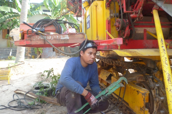 บริการซ่อมรถเกี่ยวข้าว ทุกชนิด ปะผุ ซ่อม เปลี่ยนอะไหร่ แต่ง เเปลง คืนสภาพ ทำสี ตามต้องการ ราคากันเองที่สุด ปรึกษาเราได้ก็ทำมาแล้ว สิบกว่าคัน เหลือคันหนึ่งจะเสร็จ เราไม่รับรถมารอ ทำเสร็จค่อยรับมาทำต่อ