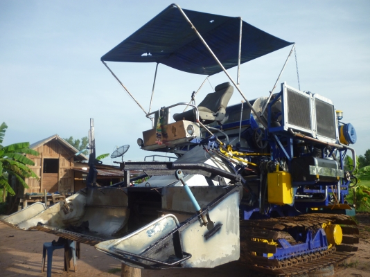 บริการซ่อมรถเกี่ยวข้าว ทุกชนิด ปะผุ ซ่อม เปลี่ยนอะไหร่ แต่ง เเปลง คืนสภาพ ทำสี ตามต้องการ ราคากันเองที่สุด ปรึกษาเราได้ก็ทำมาแล้ว สิบกว่าคัน เหลือคันหนึ่งจะเสร็จ เราไม่รับรถมารอ ทำเสร็จค่อยรับมาทำต่อ