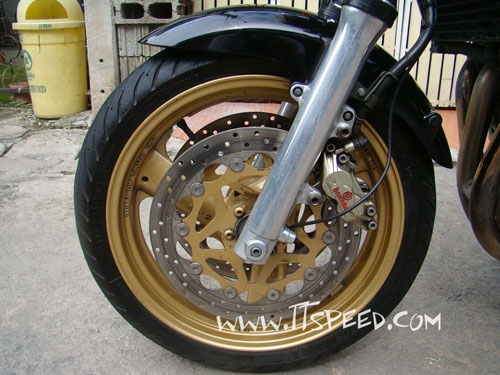 Yamaha XJR 1300 CC. ของแต่งพอควรราคาถูกแบ่งกันใช้