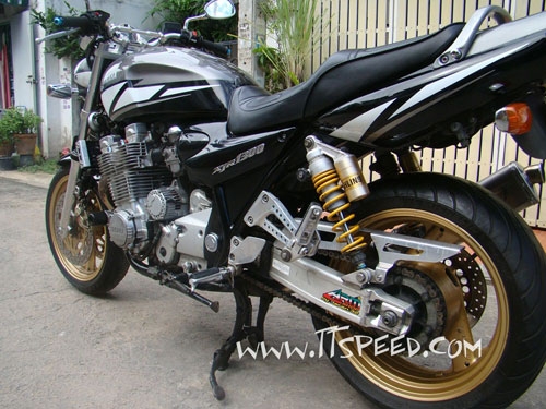 Yamaha XJR 1300 CC. ของแต่งพอควรราคาถูกแบ่งกันใช้