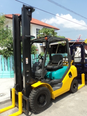 ขายฟอร์คลิฟท์ โคมัตสุ FG25-16  เสา 4.5 เมตร เกียร์ ออโต้ เครื่อง นิสสัน K21 สนใจ 081-3535-948