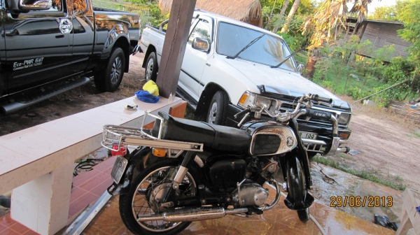 ขาย ชี92 ชีหมูจู๊ดๆๆสวยๆอะไหล่เดิมๆทั้งคันเครื่องทำมาใหม่แปลงcdi เรียบร้อยครับขี่ดีไม่มีสดุดเครื่องสตาร์ทีเดียวติดไม่ดังไม่หอนไม่เยิ้มมาลองขับดูก่อนได้ครับ....no-book.....ขายที่39000บาทเรื่อยๆครับไม่รีบ....ขายได้ขายครับ สนใจติดต่อ080-1696651รถอยู่อำนาจเจร