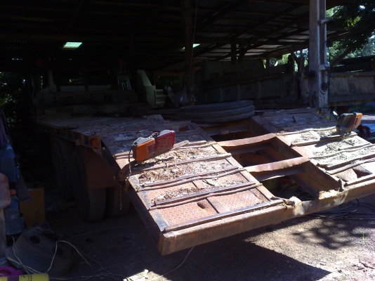 ขายรถหาปาท้าลาดบรรทุกแบคโฮ ISUZU เครี่อง HO7D 195 แรงทะเบียนขาด ปี 49 ชุดโอนพร้อม