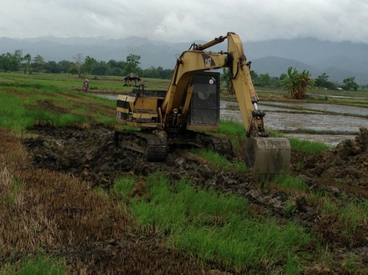 ขายด่วน..รถแบคโฮ CAT E120 B รถสวยแกร่ง ระบบไฟฟ้าครบ แรงขุดดี ทำงานไว ประหยัดน้ำมัน มีใบอินวอยล์ จดทะเบียนได้.