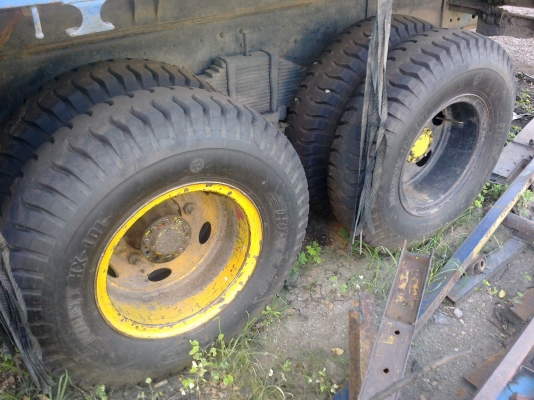 สิบล้อHINO เพลาเดียว เดิมๆ สภาพ80\%  กระบะเหล็ก ดั้มแต่ไม่มีกระบอกดั้ม อุปกรณ์ อื่นๆ อยู่ครบ ยางใหม่10เส้น สูง2เมตร ยาว6เมตร