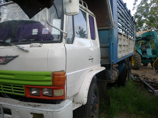 สิบล้อHINO เพลาเดียว เดิมๆ สภาพ80\%  กระบะเหล็ก ดั้มแต่ไม่มีกระบอกดั้ม อุปกรณ์ อื่นๆ อยู่ครบ ยางใหม่10เส้น สูง2เมตร ยาว6เมตร