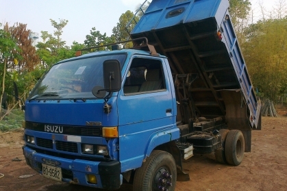 ขายด่วน 6 ล้อดั้มพ์ Isuzu 175 แรงชัชซี NRR