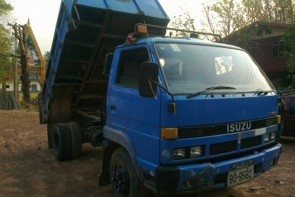 ขายด่วน 6 ล้อดั้มพ์ Isuzu 175 แรงชัชซี NRR