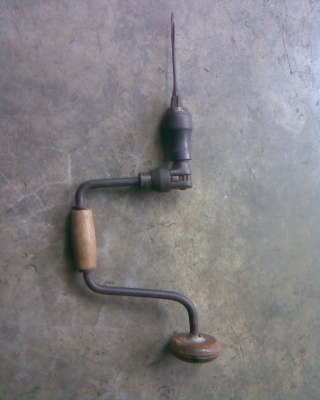 ขายเหมาหัวฆ้อนปอน และฆอ้นปอน ขนาด 4 ปอนเนื้อเหล็กดีครับขนาด 4  ปอน สวยๆครับเหมาไป 2 ตัวครับ +สงว่านมือรุ่นเก่าคุ้มครับราคานี้