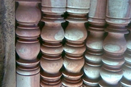 ไม้แดงไม้ประดู่หน้า 5-6 นิ้วกลึงกลมเป็นงานไม้ใหม่ครับสวยๆครับกลึงจากไม้หน้า5-6 ครับ ความยาวประมาณ 80-90 ซ.ม เหมาะทำระเบียงหรืองานไม้งานบรรไดในบ้านครับเป็นไม้ประดู่หรือไม้แดงครับ