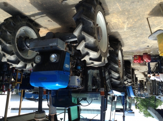 ขายรถไถนำเข้าFORD4630ขนาด3 สูบ2 เพลา65 แรงม้า คานหน้าคาลาโร่ ขายรถไถนำเข้าFORD4630ขนาด3 สูบ2 เพลา65 แรงม้า คานหน้าคาลาโร่