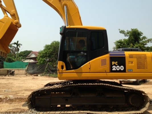 ขายรถแบ็คโฮ KOMAYSU PC 200-7 เอกสารเล่มทะเบียน ชั่วโมงทำงาน 7xxx