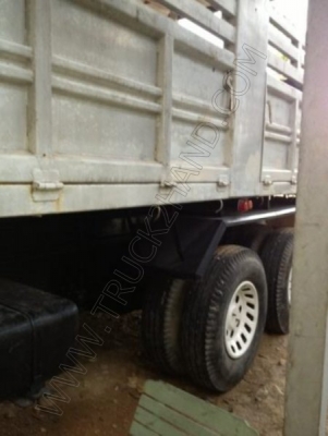 รถบรรทุก 10 ล้อดั๊มพ์ ยี่ห้อ NISSAN รุ่น UD230