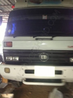 รถบรรทุก 10 ล้อดั๊มพ์ ยี่ห้อ NISSAN รุ่น UD230