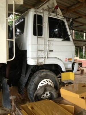 รถบรรทุก 10 ล้อดั๊มพ์ ยี่ห้อ NISSAN รุ่น UD230