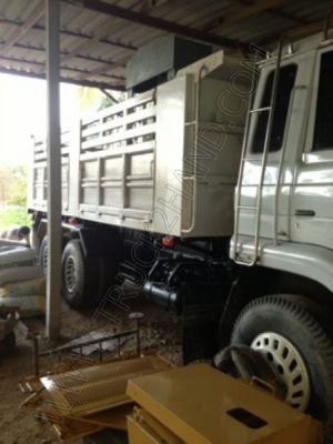 รถบรรทุก 10 ล้อดั๊มพ์ ยี่ห้อ NISSAN รุ่น UD230