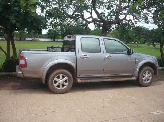 อีซูซุ 4 ประตู สวยๆ น่าใช้มากรับส่งนักเรียนเท่านั้น