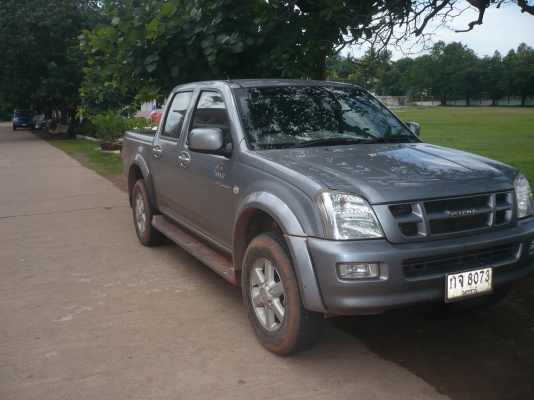 อีซูซุ 4 ประตู สวยๆ น่าใช้มากรับส่งนักเรียนเท่านั้น