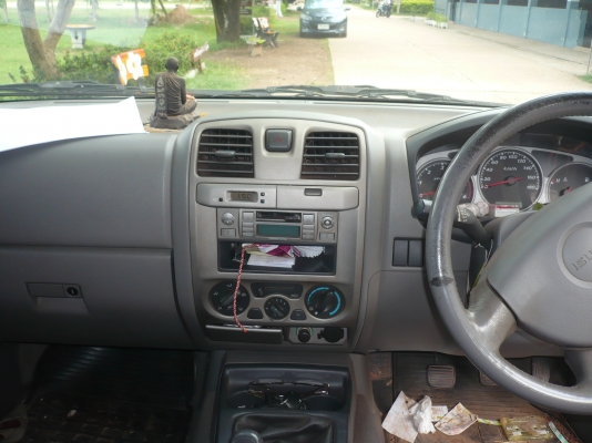 อีซูซุ 4 ประตู สวยๆ น่าใช้มากรับส่งนักเรียนเท่านั้น