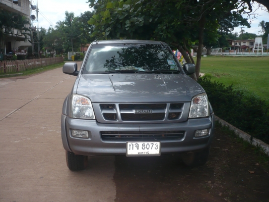 อีซูซุ 4 ประตู สวยๆ น่าใช้มากรับส่งนักเรียนเท่านั้น